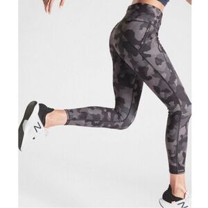 Athleta Lightning Stash Pocket Camo 7/8 Tight Leggings